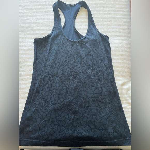 Lululemon shirt 🍋 - Picture 1 of 3